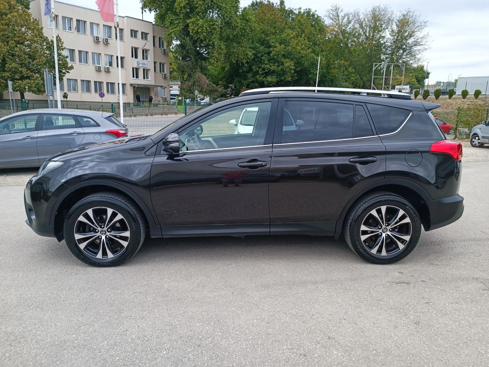 Toyota Rav4 2.0i-152кс-ШВЕЙЦАРИЯ-РЪЧКА-4Х4-6ск-NAVI-Keyless - изображение 6