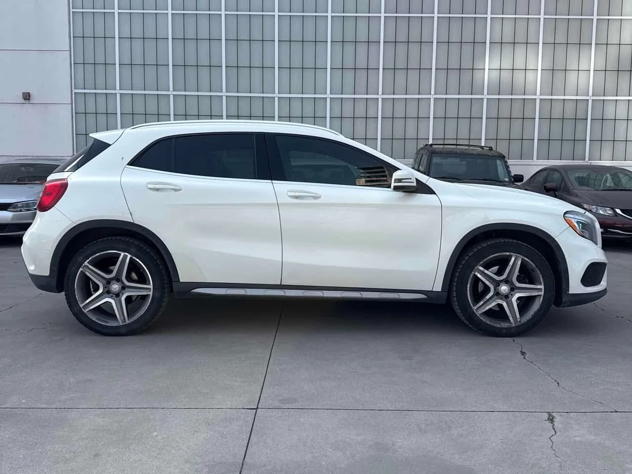 Mercedes-Benz GLA 250 АМГ Пакет/ CARFAX /Панорама/Подгрев/Памет/ Нави/, снимка 4 - Автомобили и джипове - 53977998