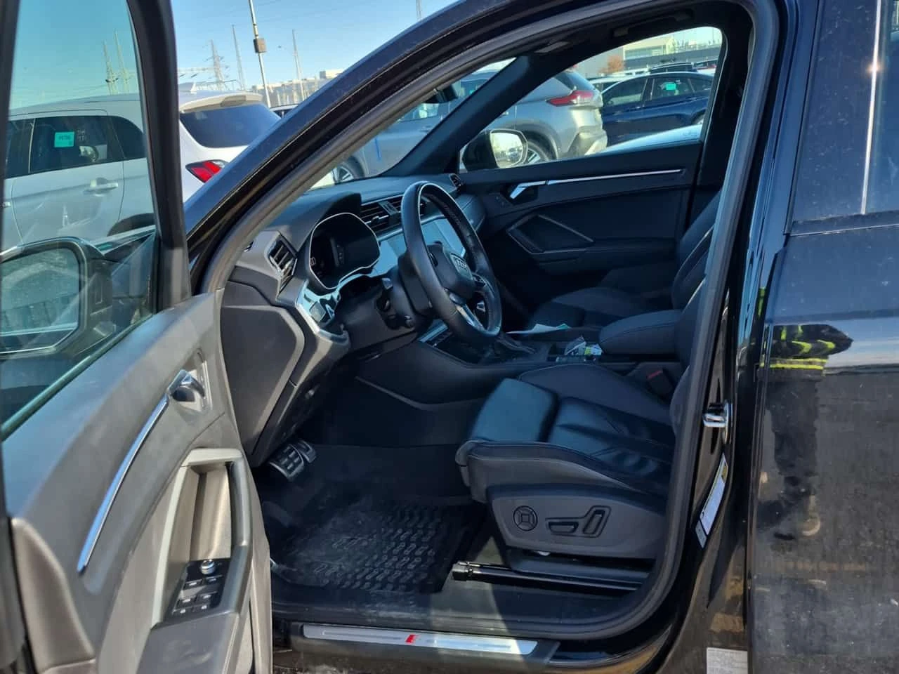 Audi Q3 * PROGRESSIV * ПОДГРЕВИ * CARFAX * ШИБИДАХ, снимка 5 - Автомобили и джипове - 54611614