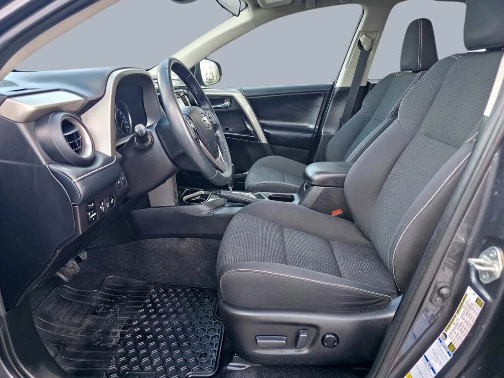 Toyota Rav4 XLE AWD, снимка 10 - Автомобили и джипове - 54711439