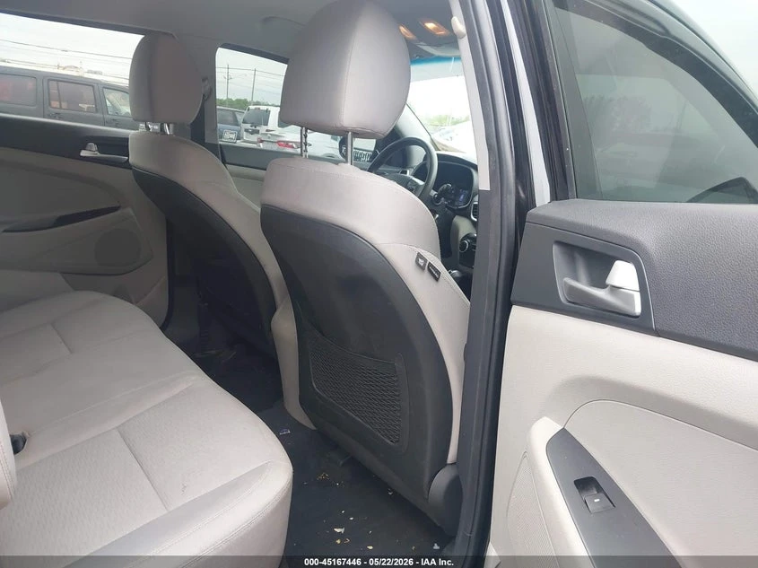 Hyundai Tucson 2.0l Se, снимка 8 - Автомобили и джипове - 54860750