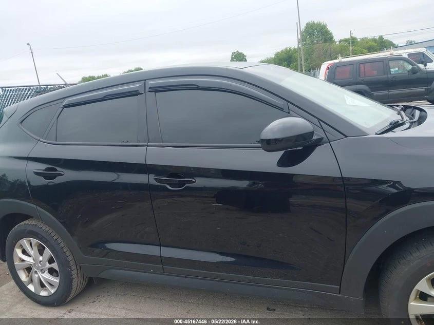 Hyundai Tucson 2.0l Se, снимка 13 - Автомобили и джипове - 54860750