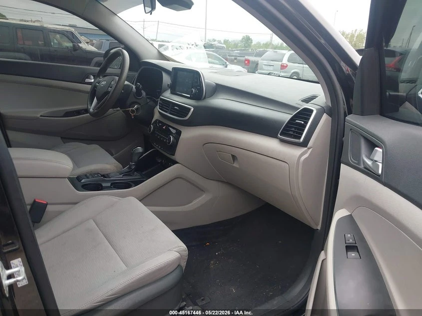 Hyundai Tucson 2.0l Se, снимка 5 - Автомобили и джипове - 54860750