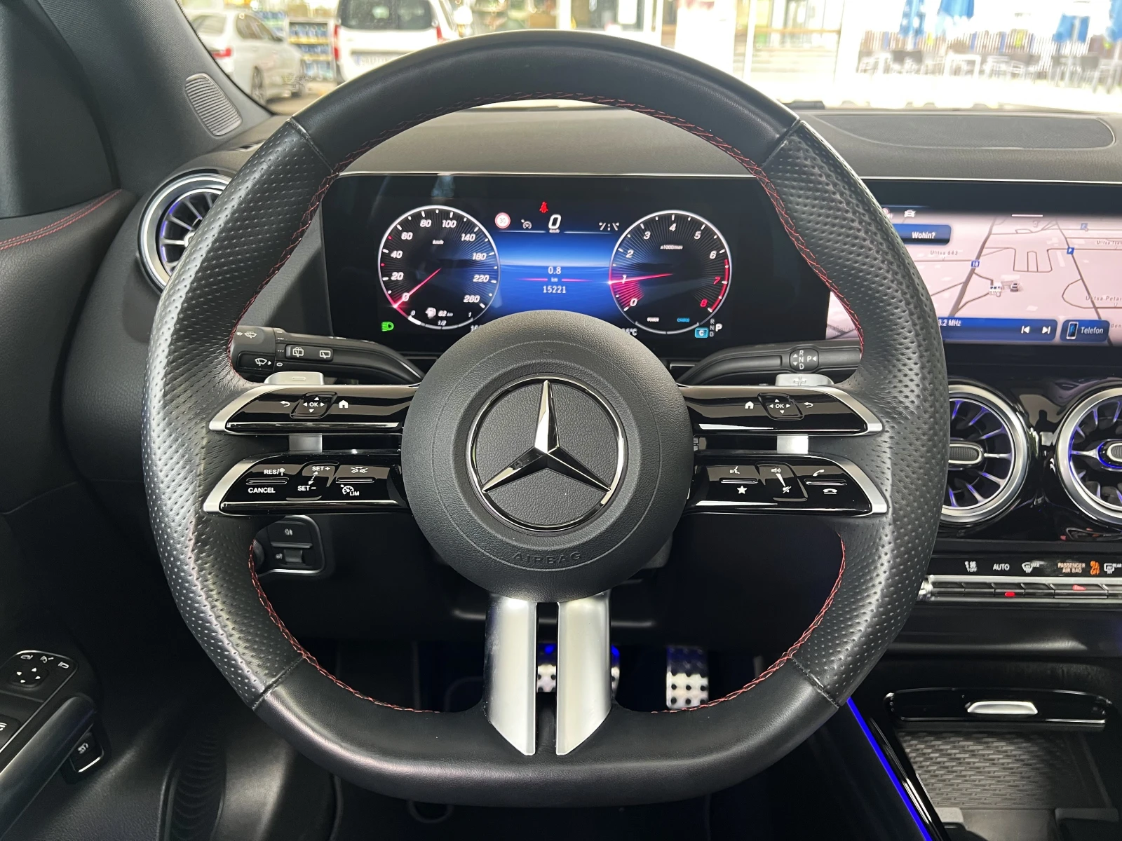 Mercedes-Benz GLA 200 AMG / PANO / CARBON / DYNAMIC, снимка 13 - Автомобили и джипове - 55027221