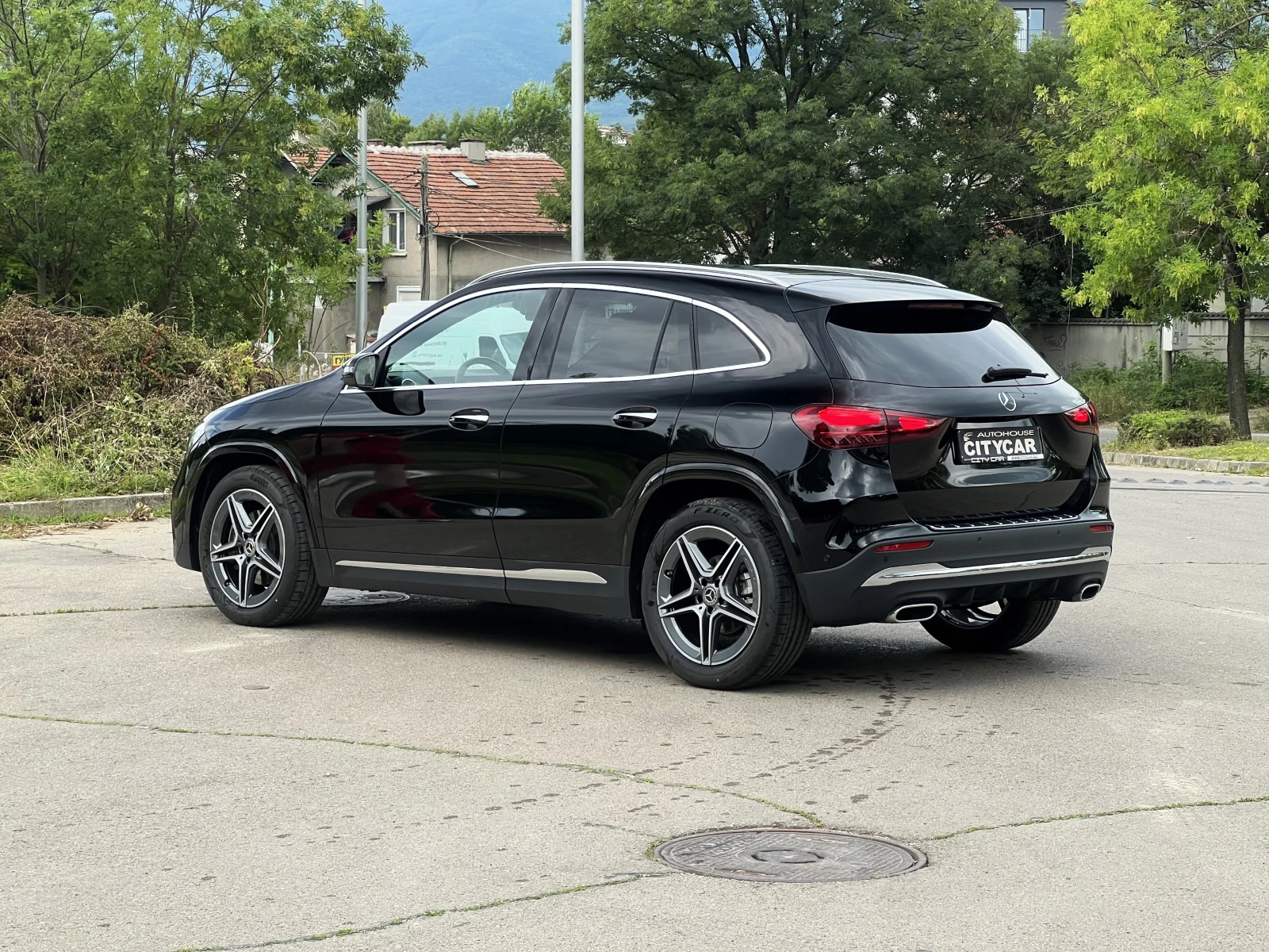 Mercedes-Benz GLA 200 AMG / PANO / CARBON / DYNAMIC, снимка 4 - Автомобили и джипове - 55027221