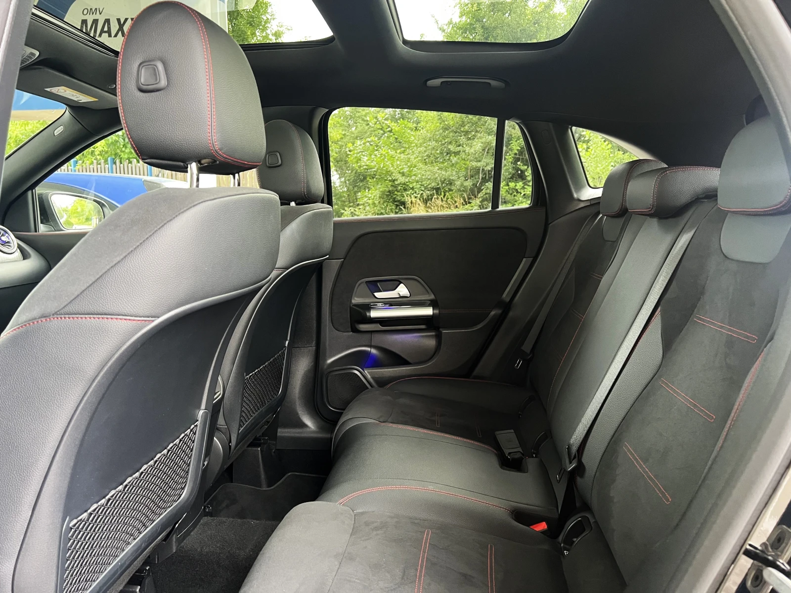 Mercedes-Benz GLA 200 AMG / PANO / CARBON / DYNAMIC, снимка 16 - Автомобили и джипове - 55027221