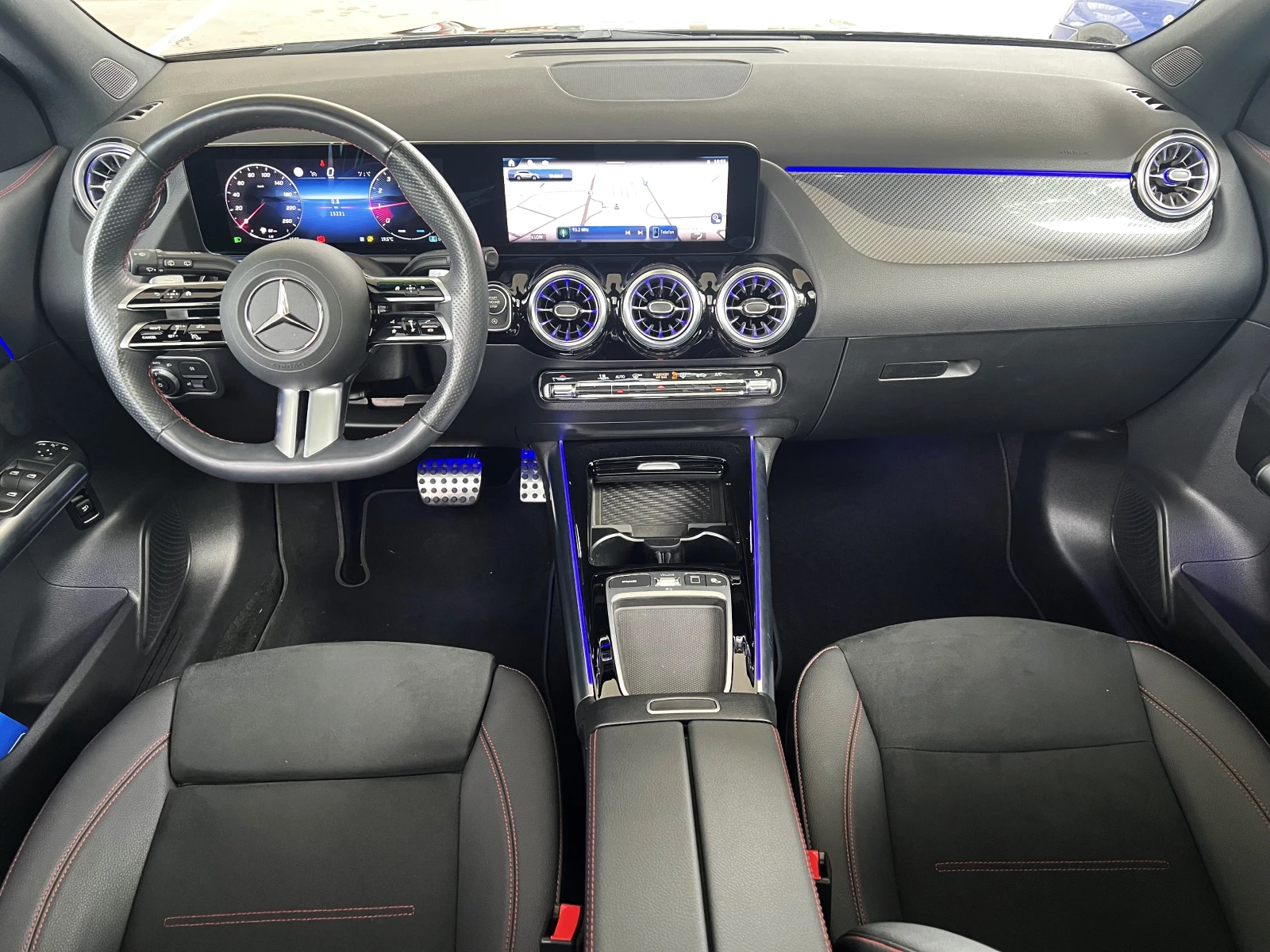 Mercedes-Benz GLA 200 AMG / PANO / CARBON / DYNAMIC, снимка 12 - Автомобили и джипове - 55027221