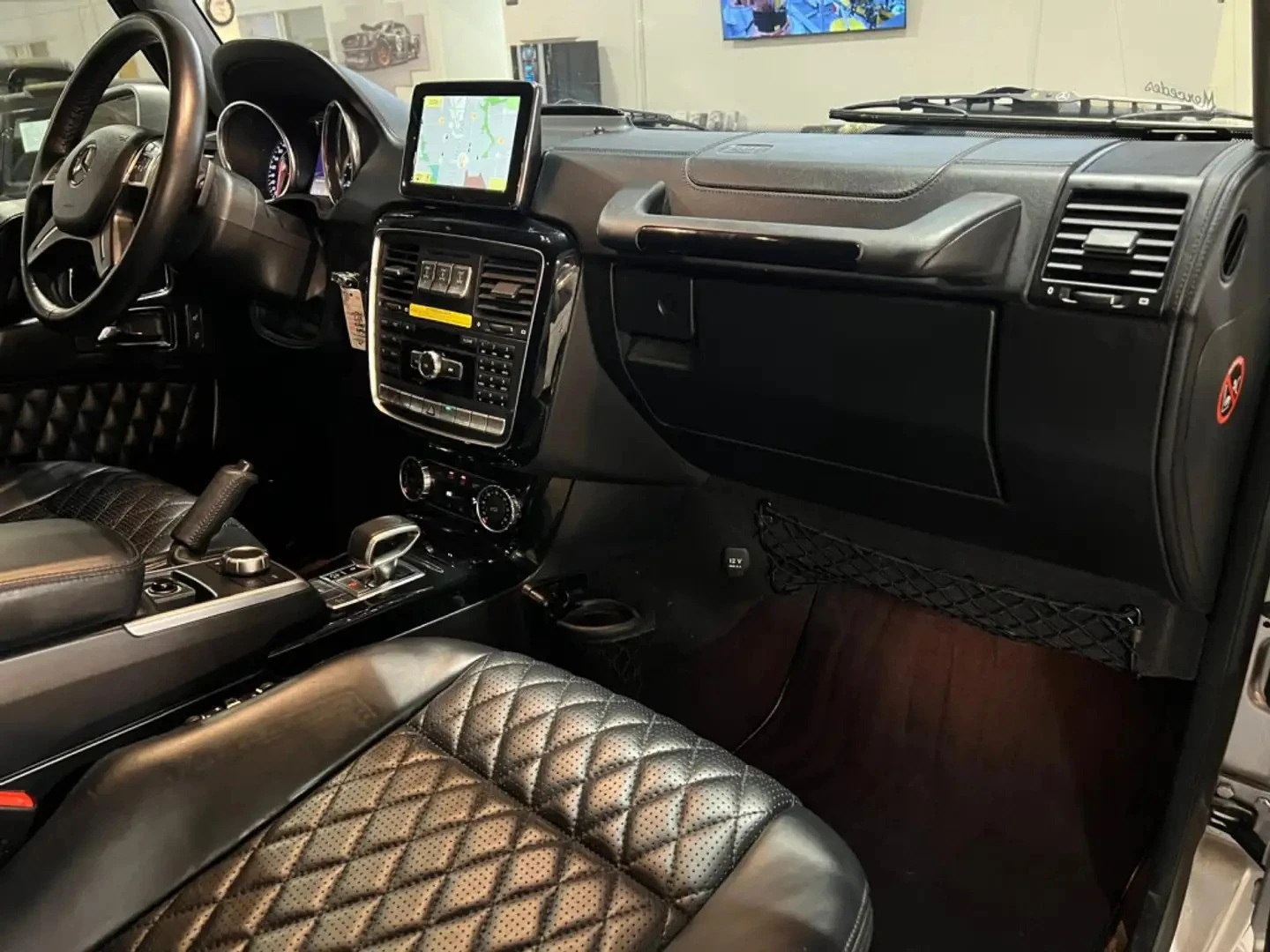 Mercedes-Benz G 63 AMG HARMAN KARDON* НАВИ* ПАНО, снимка 16 - Автомобили и джипове - 55710033