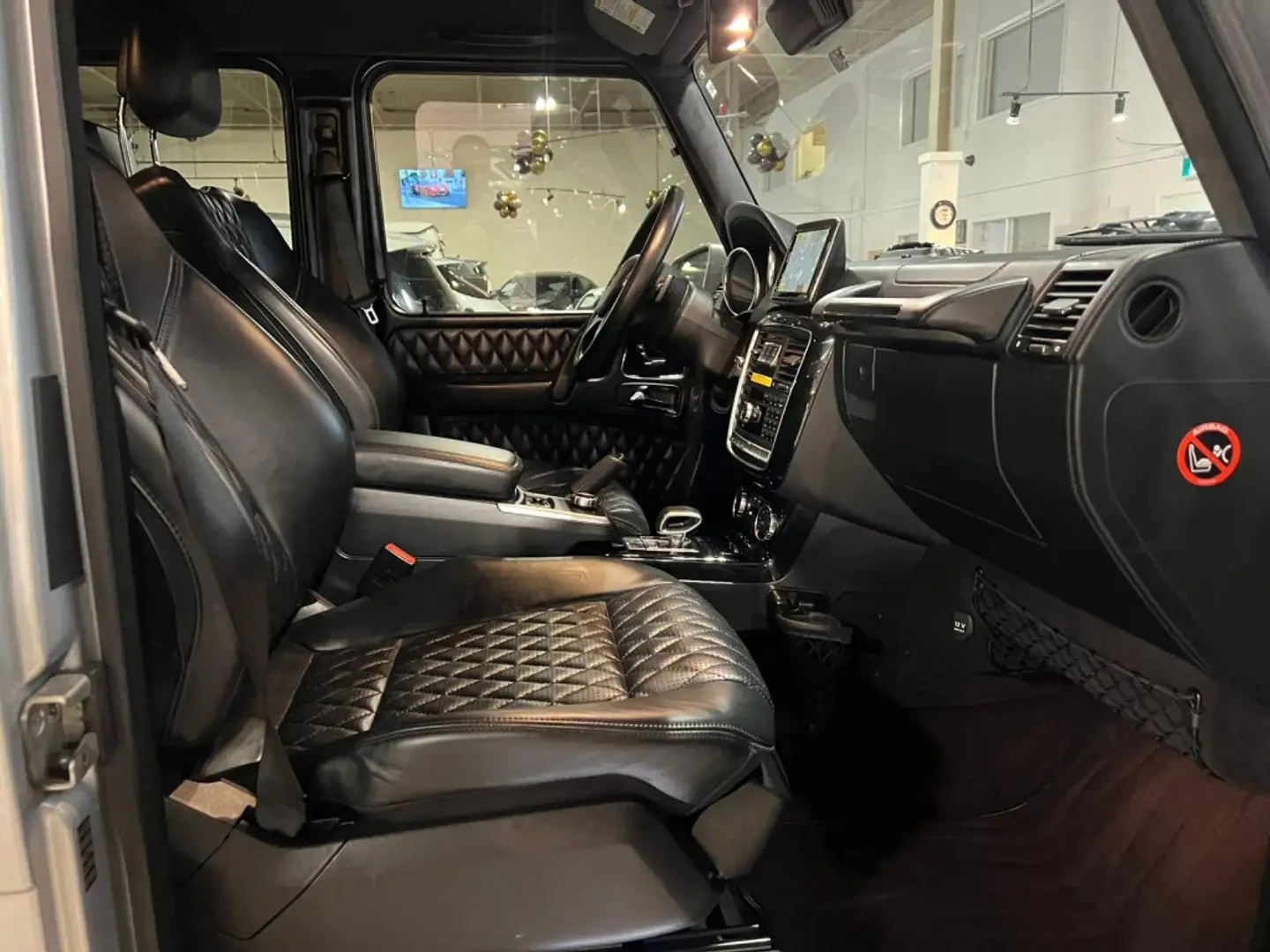 Mercedes-Benz G 63 AMG HARMAN KARDON* НАВИ* ПАНО, снимка 15 - Автомобили и джипове - 55710033