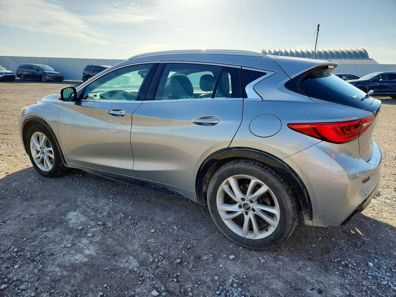 Infiniti QX30 2.0l Luxe, снимка 2 - Автомобили и джипове - 55970623