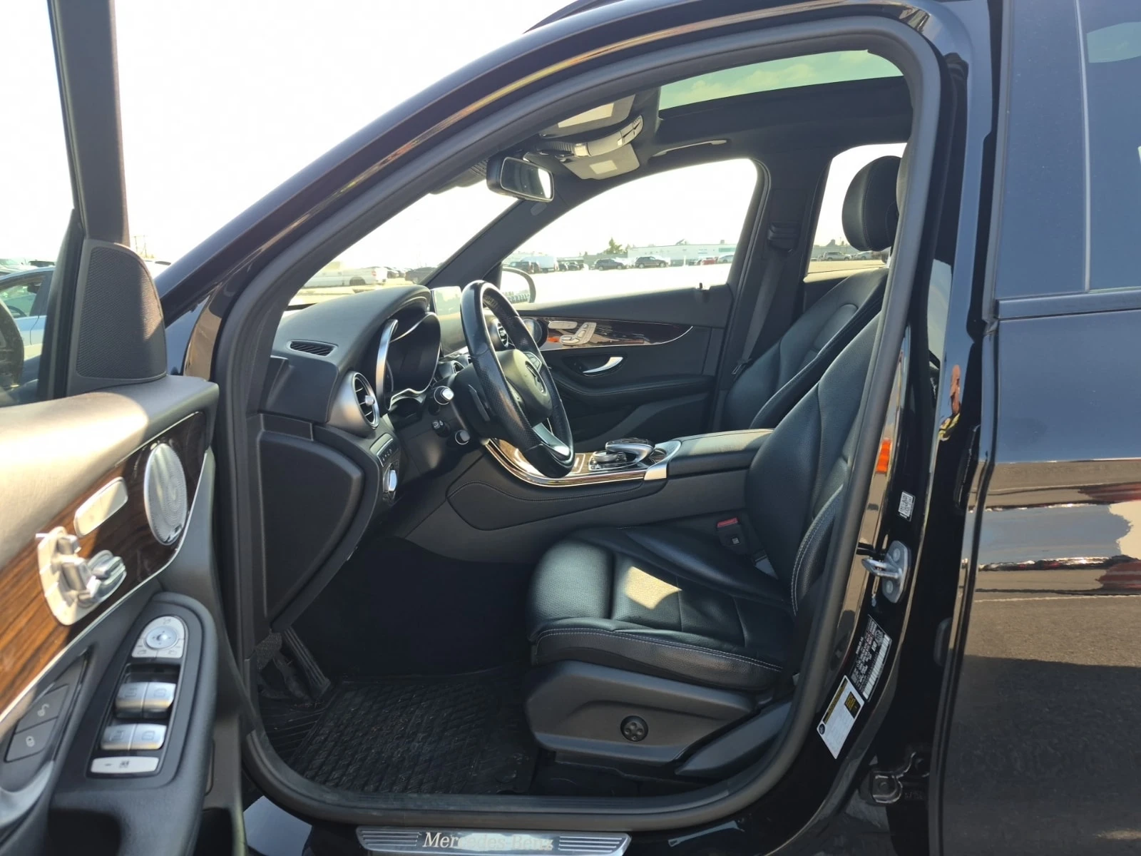 Mercedes-Benz GLC 300 BURMESTER| ПАМЕТ| 360| PANO| 2 КЛЮЧА| , снимка 5 - Автомобили и джипове - 56082482