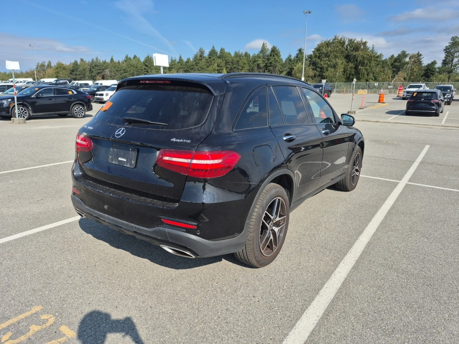 Mercedes-Benz GLC 300 BURMESTER| ПАМЕТ| 360| PANO| 2 КЛЮЧА| , снимка 3 - Автомобили и джипове - 56082482