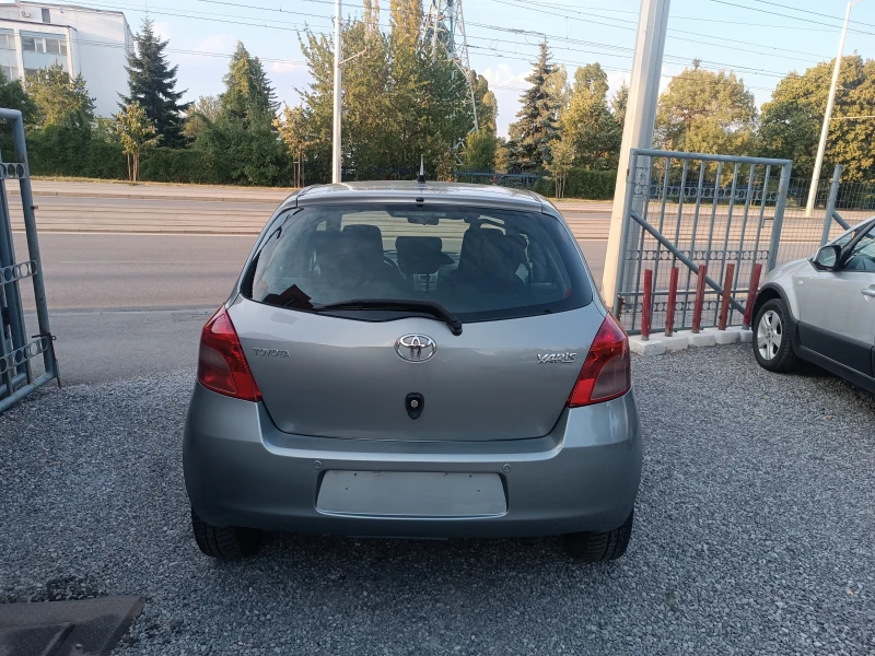 Toyota Yaris 1.3i- WT-I, снимка 4 - Автомобили и джипове - 47177214