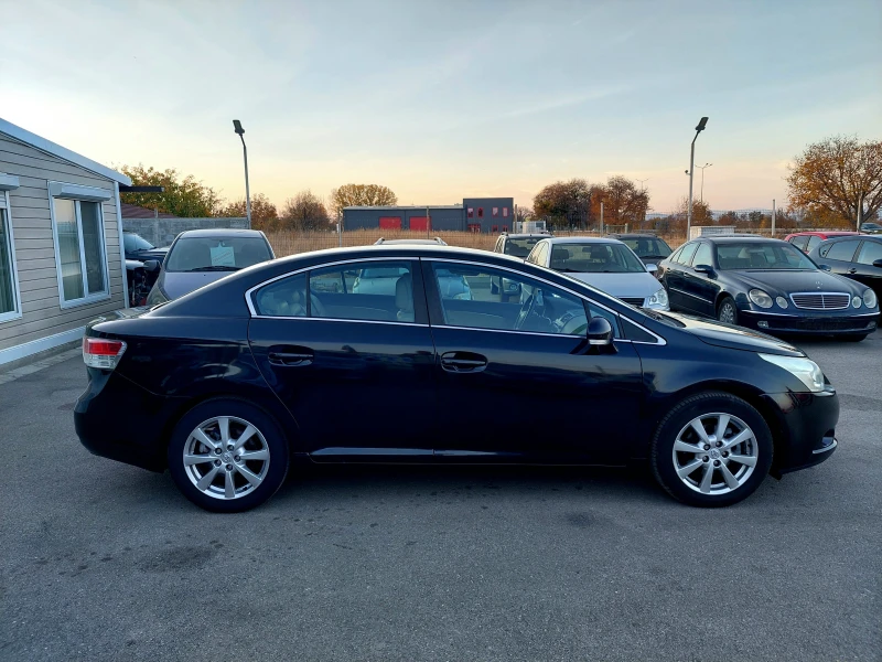 Toyota Avensis 1.8i КОЖА СЕДАН, снимка 3 - Автомобили и джипове - 47824234