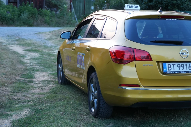 Opel Astra 1.7 CDTI, снимка 4 - Автомобили и джипове - 50946537