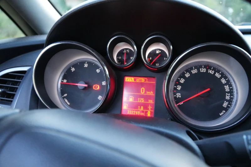 Opel Astra 1.7 CDTI, снимка 9 - Автомобили и джипове - 50946537