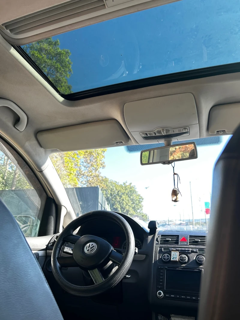 VW Touran 2.0 TDI, снимка 12 - Автомобили и джипове - 52181626