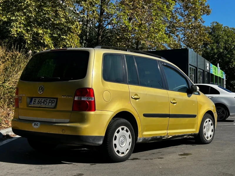 VW Touran 2.0 TDI, снимка 2 - Автомобили и джипове - 52181626