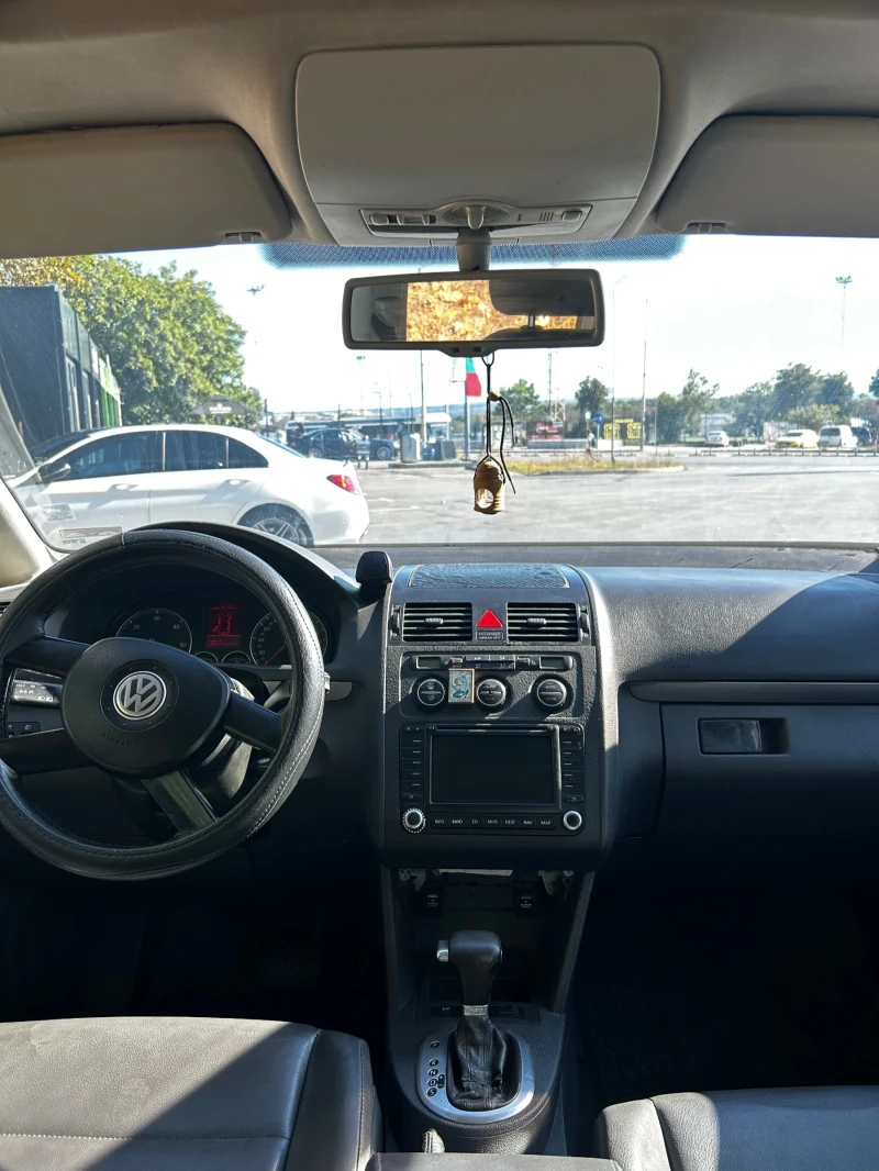 VW Touran 2.0 TDI, снимка 11 - Автомобили и джипове - 52181626
