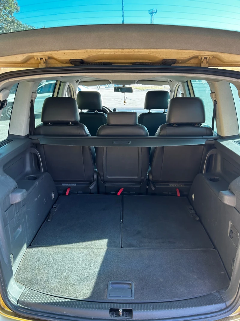 VW Touran 2.0 TDI, снимка 9 - Автомобили и джипове - 52181626