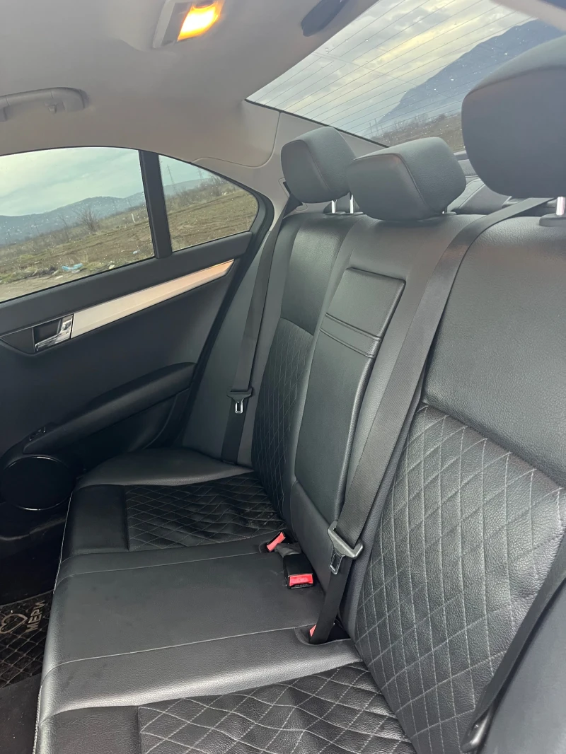 Mercedes-Benz C 320, снимка 10 - Автомобили и джипове - 53397655
