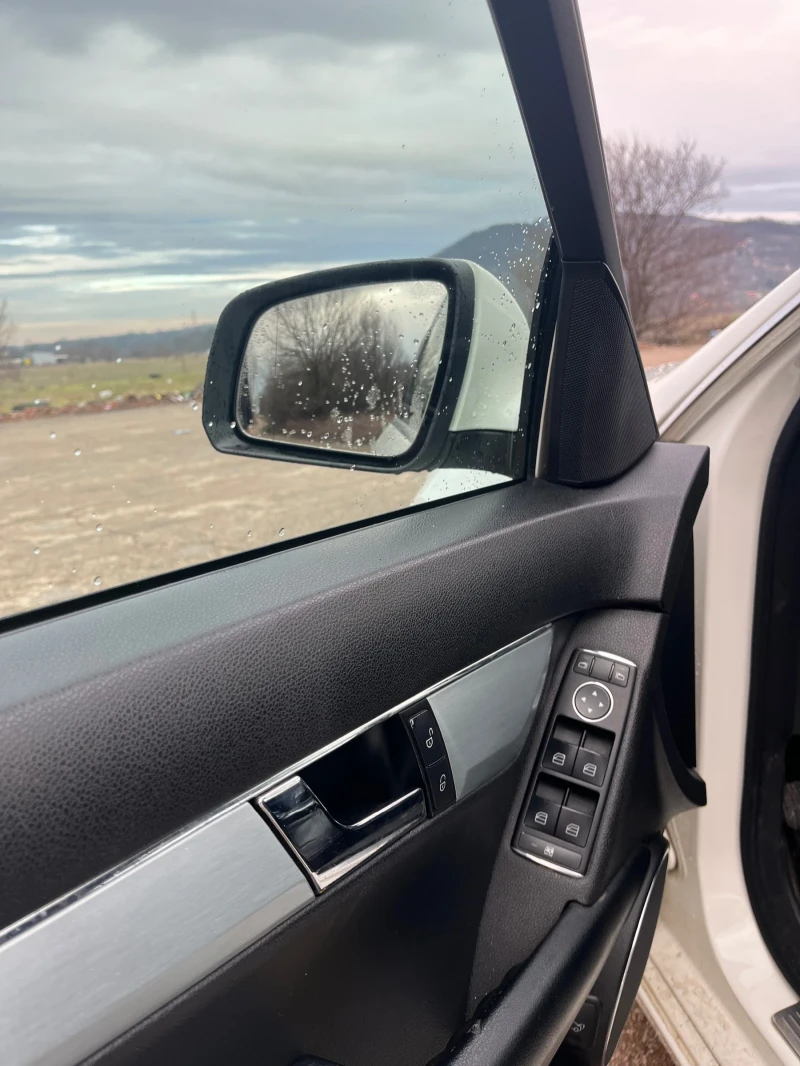 Mercedes-Benz C 320, снимка 11 - Автомобили и джипове - 53397655
