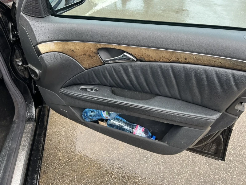 Mercedes-Benz E 320, снимка 4 - Автомобили и джипове - 53540125