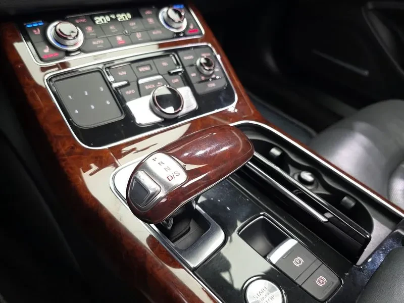 Audi A8 4.2 FSI Quattro, снимка 9 - Автомобили и джипове - 54189377