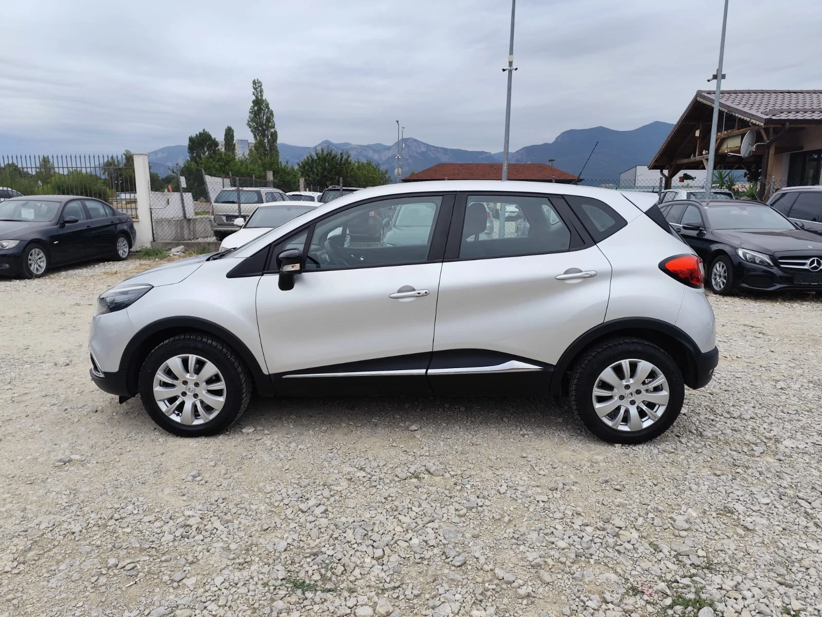 Renault Captur 1.5 дизел Автомат 71767 реални км. - изображение 9