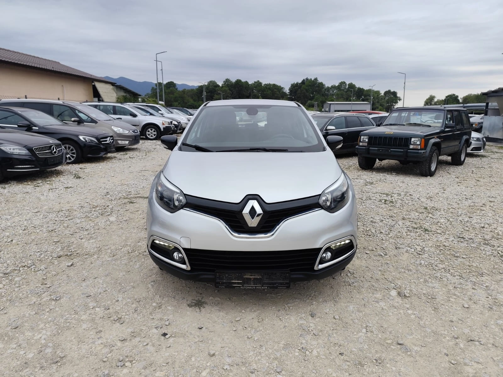 Renault Captur 1.5 дизел Автомат 71767 реални км. - изображение 2