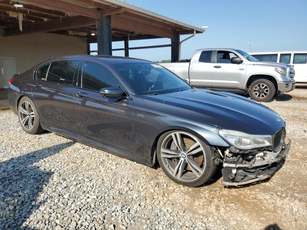 BMW 750 M* SPORT* ДИГИТАЛНО* ТАБЛО* ПОДГРЕВ* КАМЕРА* КЕЙЛЕ - изображение 3