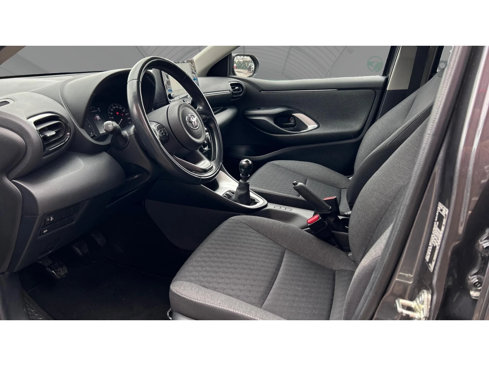 Toyota Yaris 1.5i M/T, Месечна вноска от 176  , снимка 11 - Автомобили и джипове - 53993846