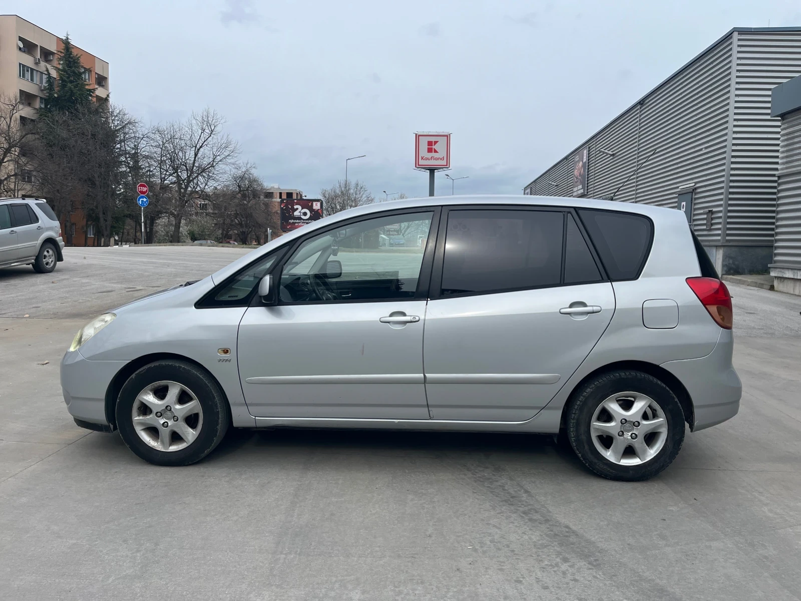 Toyota Corolla verso 1600, снимка 7 - Автомобили и джипове - 54016181