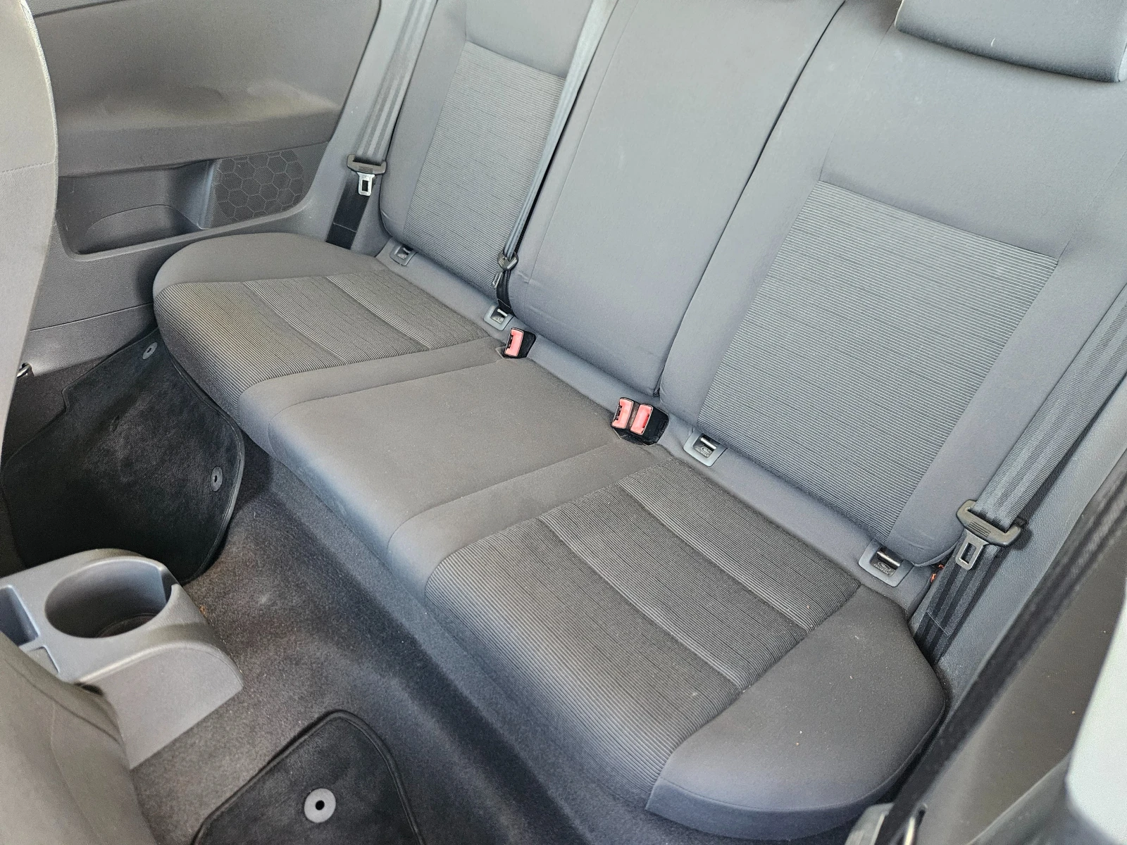 VW Golf 1.6 бензин, снимка 10 - Автомобили и джипове - 54343296