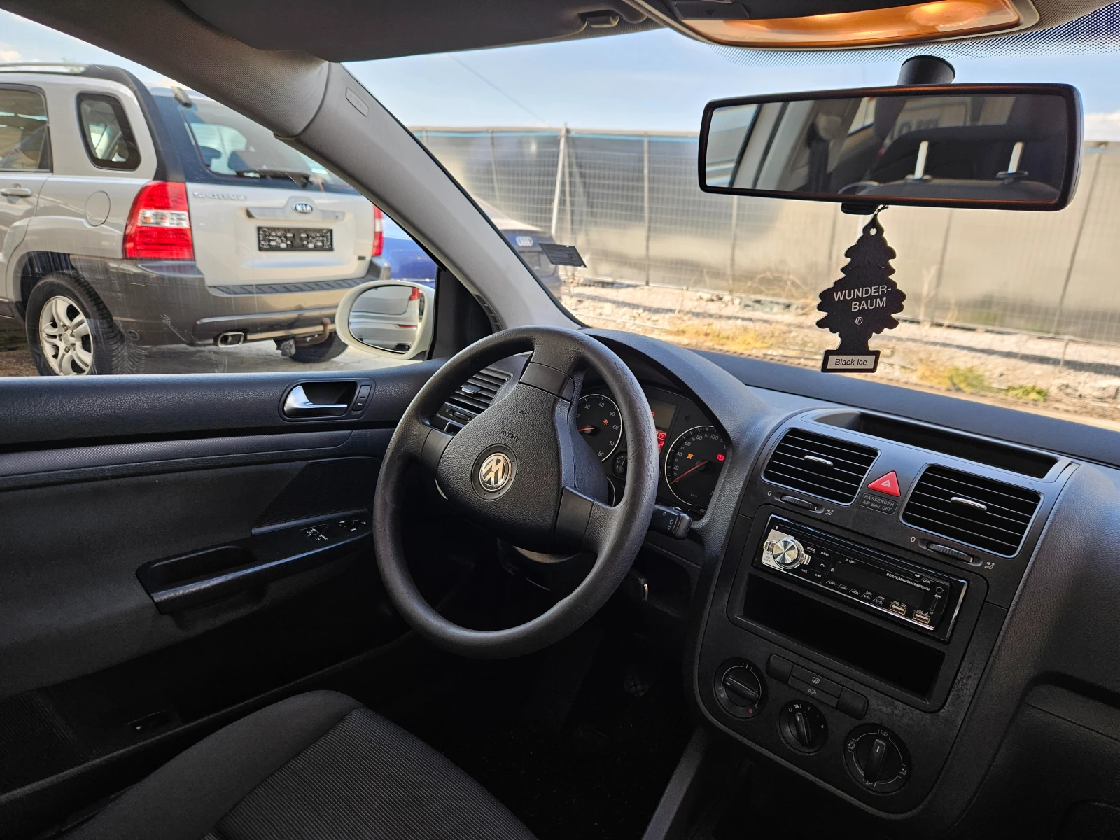 VW Golf 1.6 бензин, снимка 12 - Автомобили и джипове - 54343296