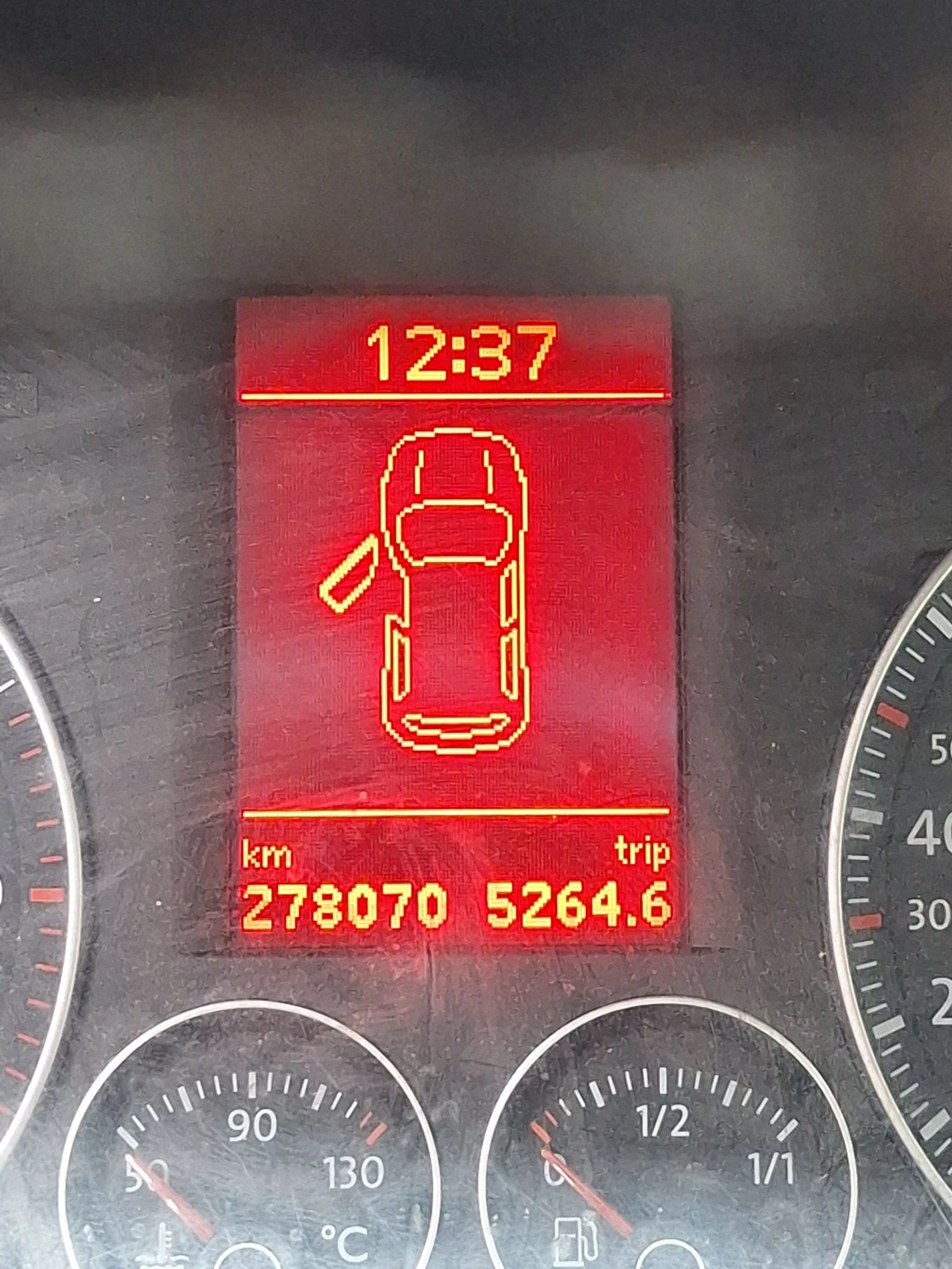 VW Touran 1.9 105кс 6 ск, снимка 5 - Автомобили и джипове - 54733029