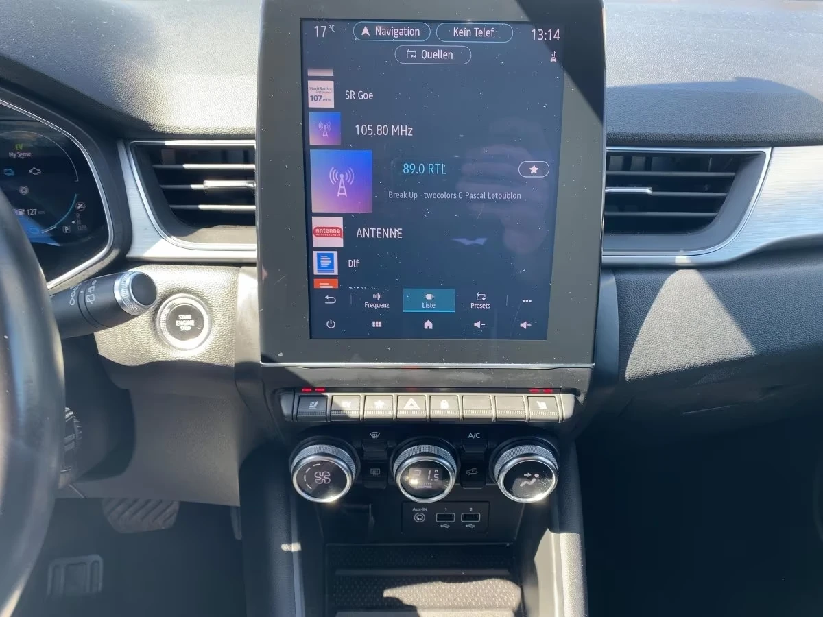 Renault Captur E-TEC PHEV/Intens/LED/360Cam/NAVI/Adaptive Assist/, снимка 9 - Автомобили и джипове - 54593521