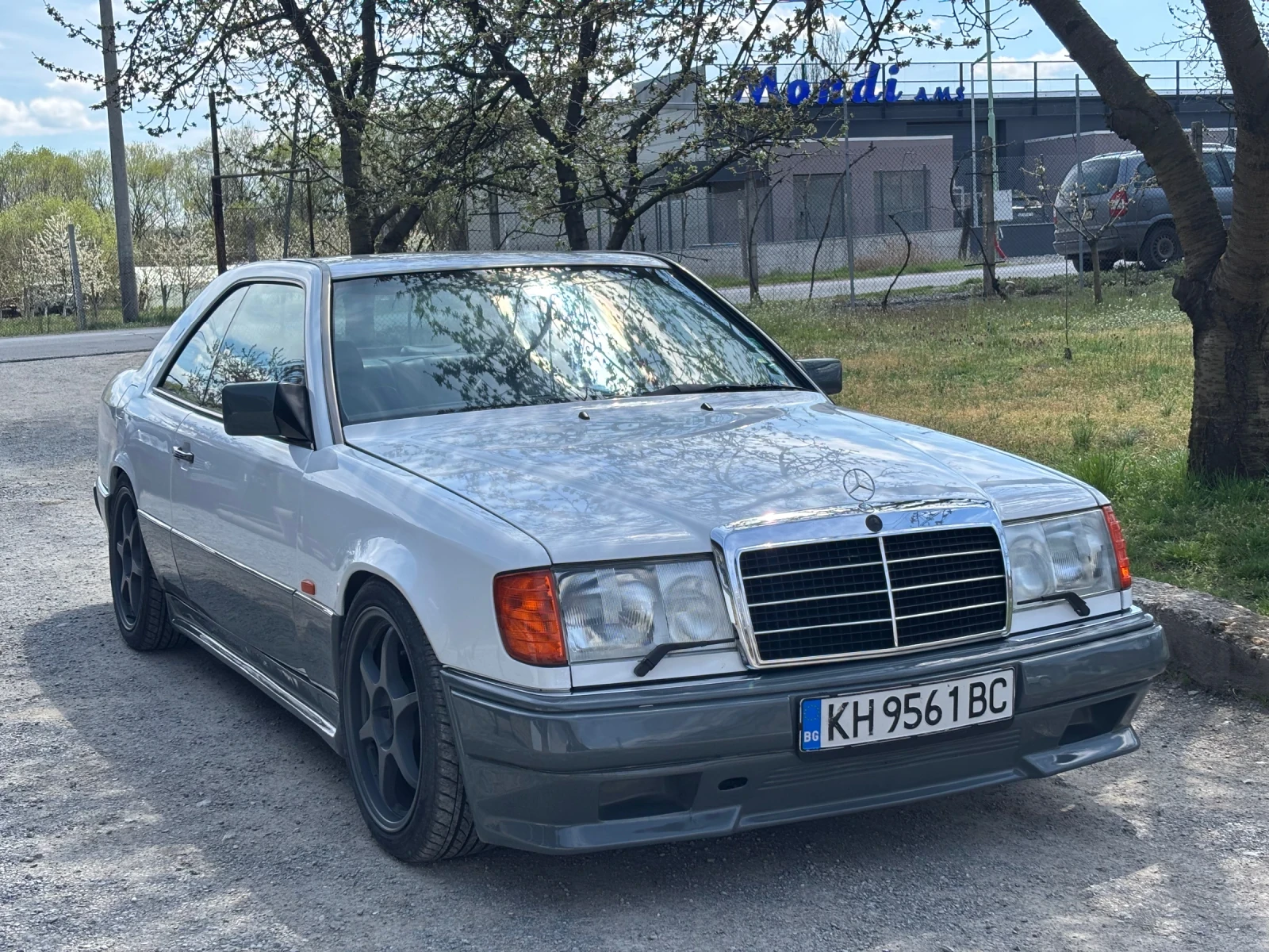 Mercedes-Benz 124
