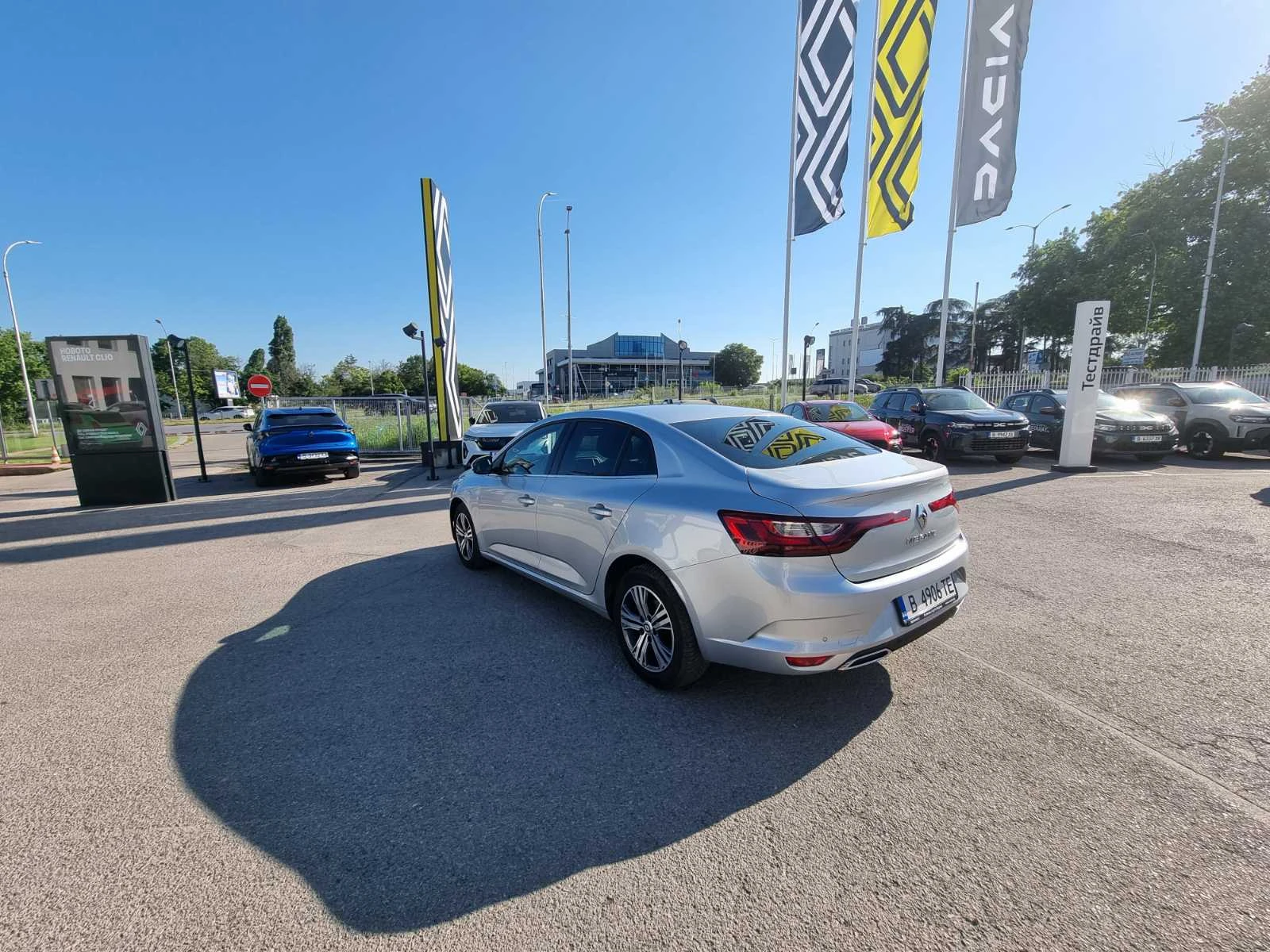 Renault Megane Sedan TCe 140 бензин EDC, снимка 6 - Автомобили и джипове - 55020876