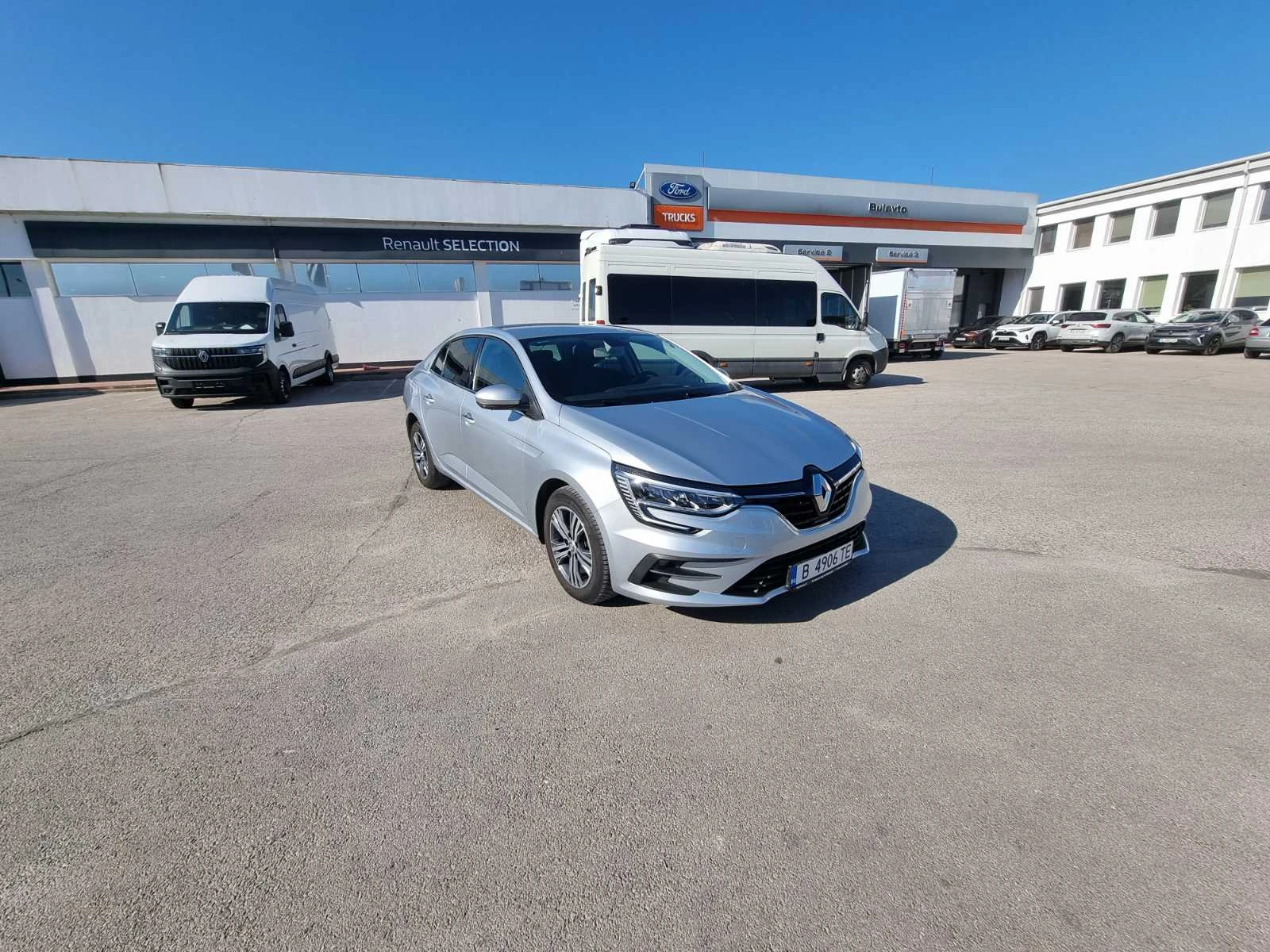 Renault Megane Sedan TCe 140 бензин EDC, снимка 3 - Автомобили и джипове - 55020876