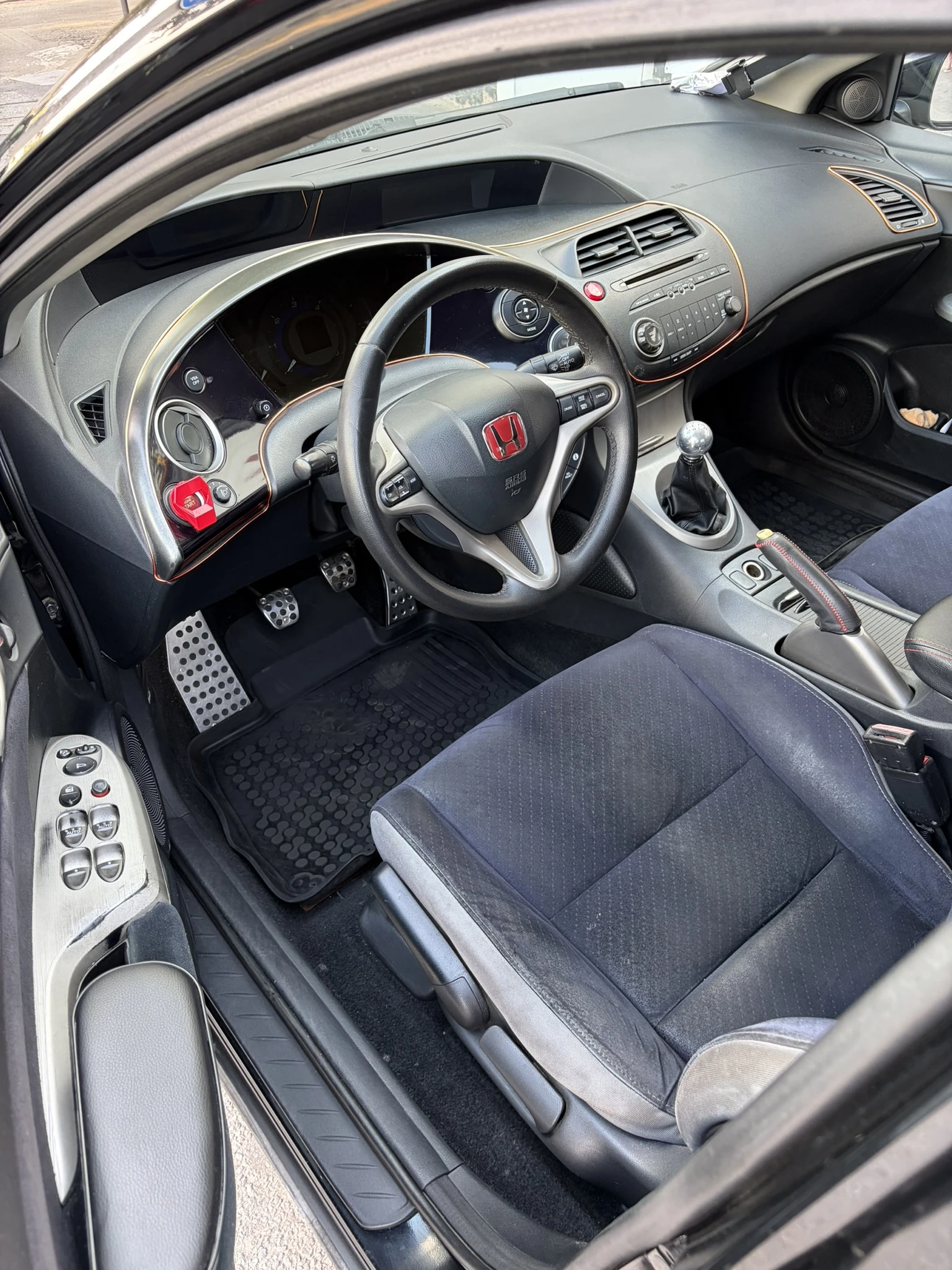 Honda Civic 8gen, снимка 9 - Автомобили и джипове - 55904224