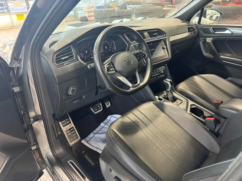 VW Tiguan * Comfortline R Line Black Edition * CARFAX * , снимка 7 - Автомобили и джипове - 52769771