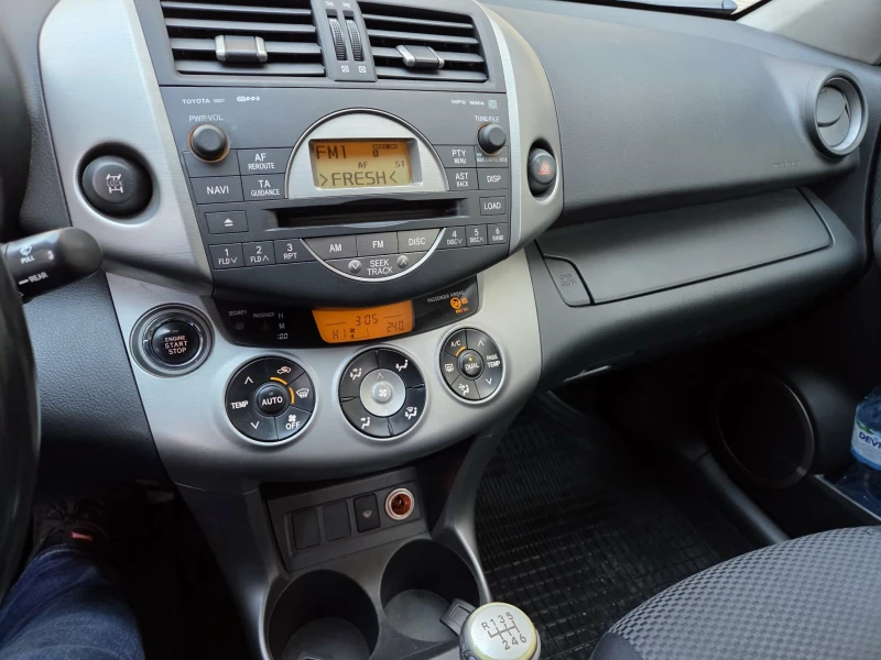 Toyota Rav4, снимка 12 - Автомобили и джипове - 52801890