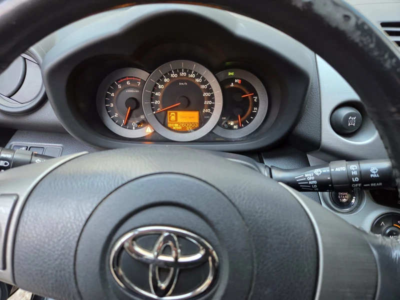 Toyota Rav4, снимка 13 - Автомобили и джипове - 52801890