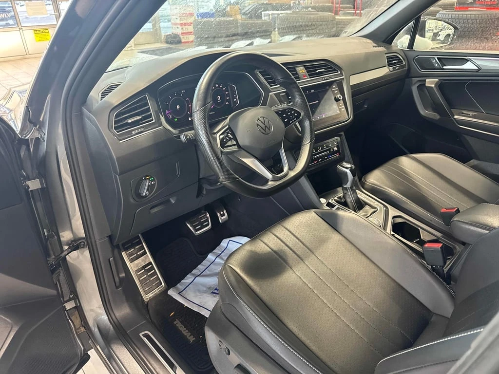 VW Tiguan * Comfortline R Line Black Edition * CARFAX *  - изображение 7