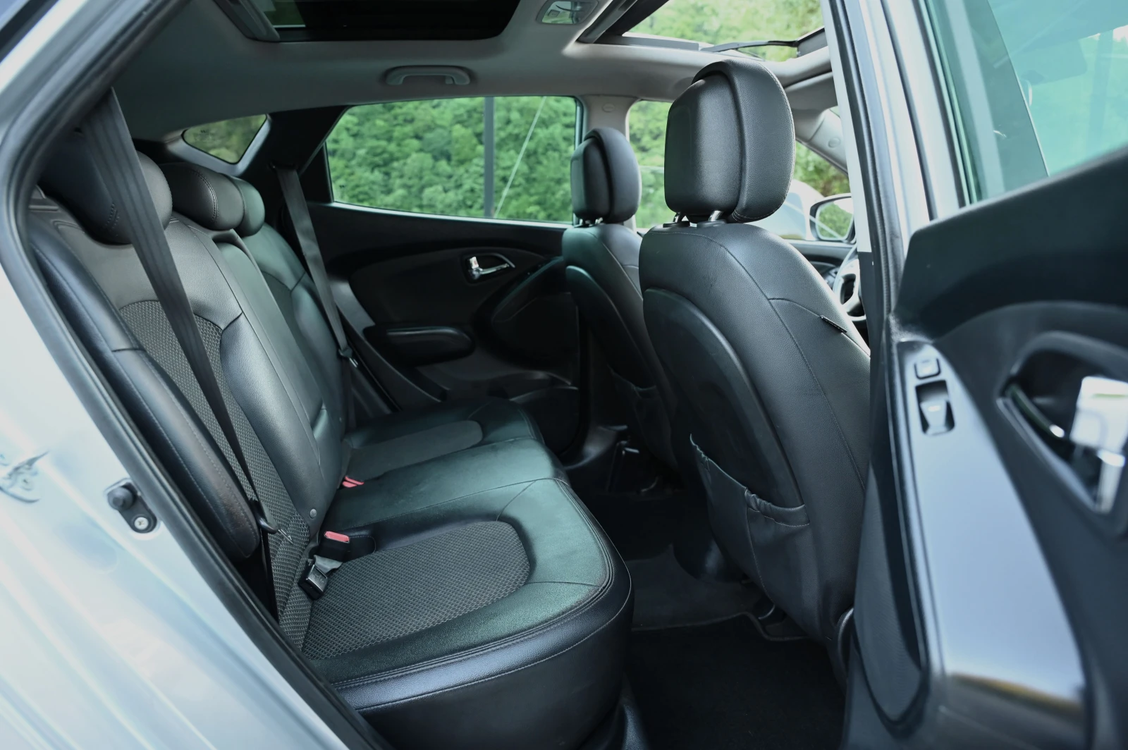 Hyundai IX35 2.0CRDI / 4x4, снимка 13 - Автомобили и джипове - 54605734