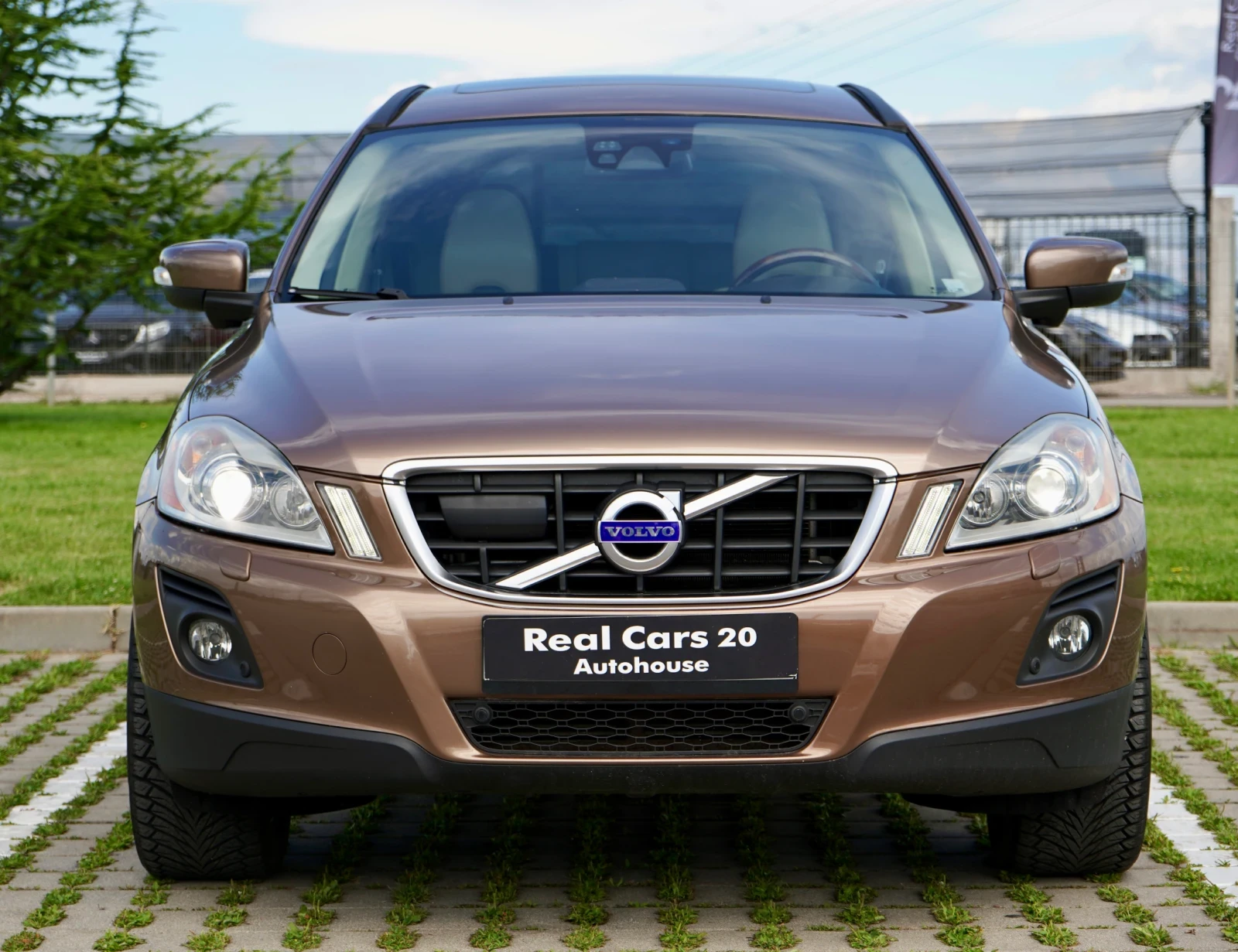 Volvo XC60 T6* 3.0* KEYLESS* CAMERA* BLIS* 4х4* NAVI* PANO* , снимка 2 - Автомобили и джипове - 55260862