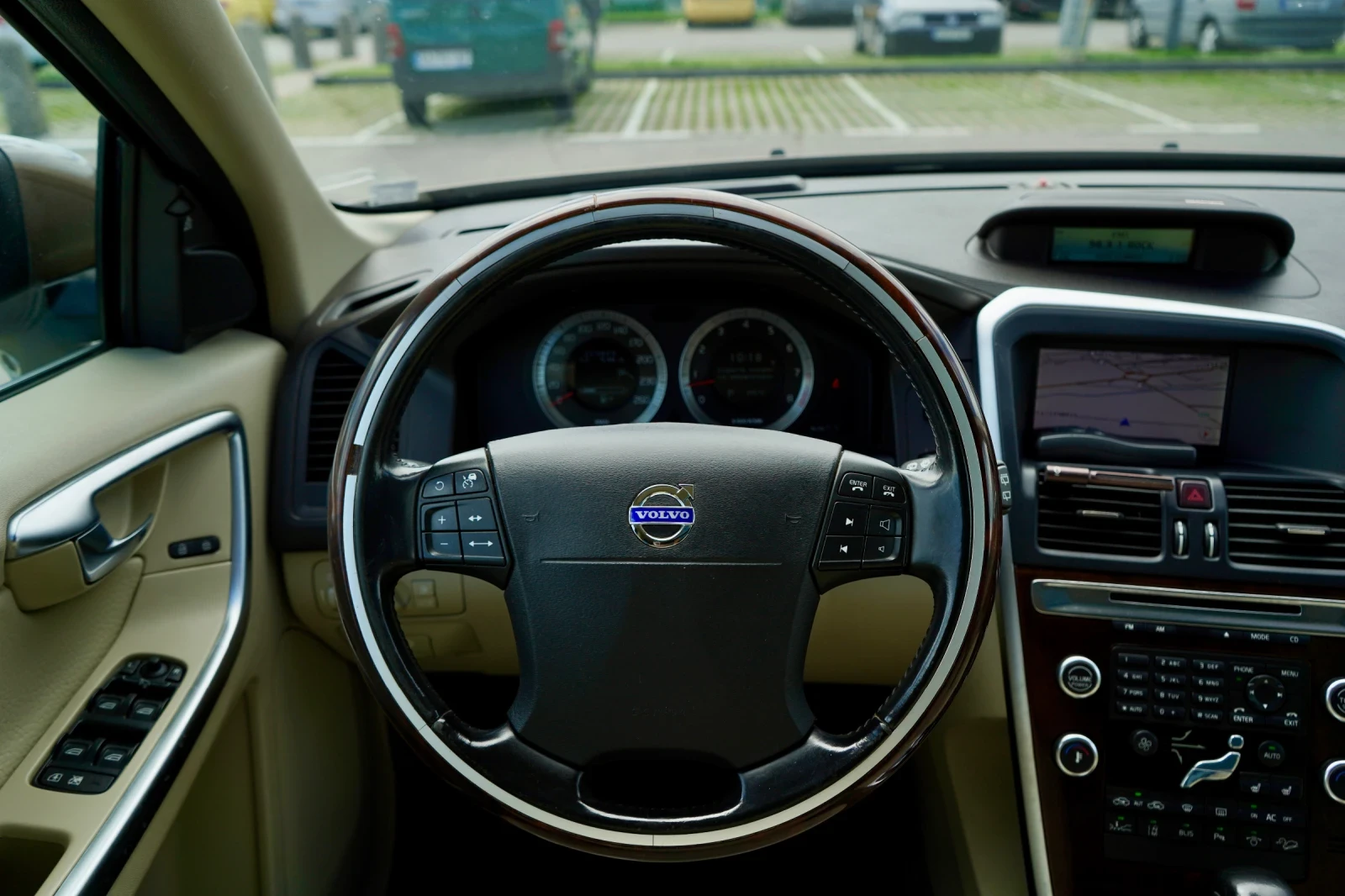 Volvo XC60 T6* 3.0* KEYLESS* CAMERA* BLIS* 4х4* NAVI* PANO* , снимка 12 - Автомобили и джипове - 55260862