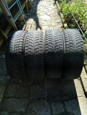 Гуми Зимни 225/70R16, снимка 1 - Гуми и джанти - 47696651