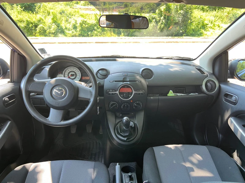 Mazda 2 1.3, снимка 13 - Автомобили и джипове - 46227000